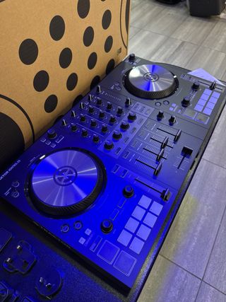 Controlador DJ Traktor Kontrol S3 a estrenar 