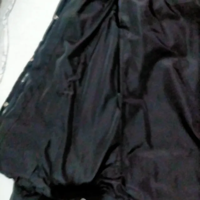 Chaqueta negra Bershka con capucha