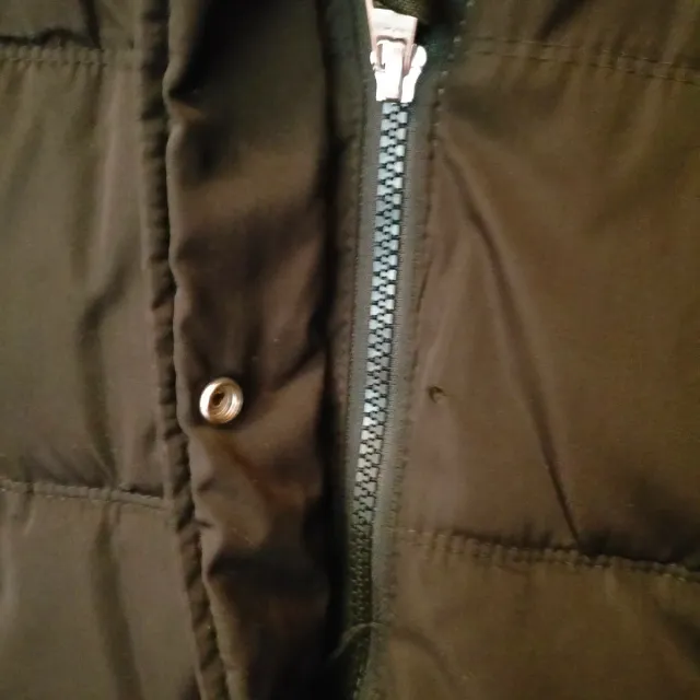 Chaqueta negra Bershka con capucha