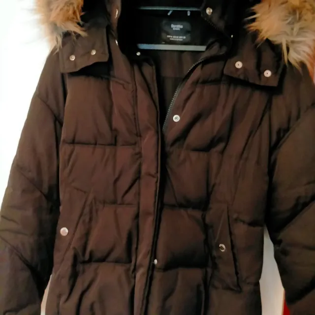 Chaqueta negra Bershka con capucha