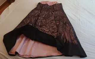 Vestido negro tul estampado y raso rosa