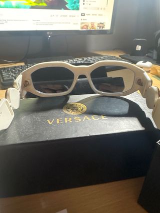 Gafas de sol Versace blancas y doradas