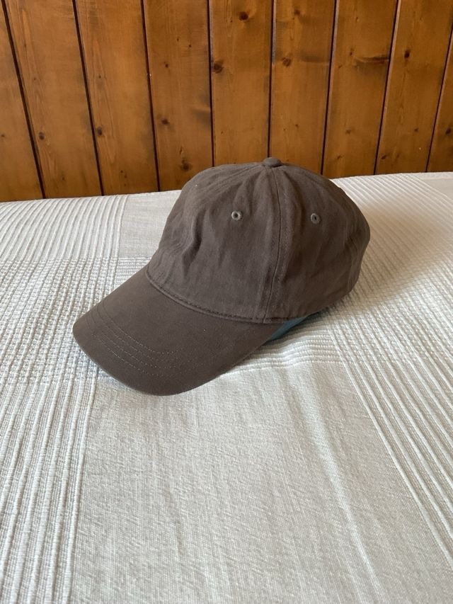Gorra C&A gris
