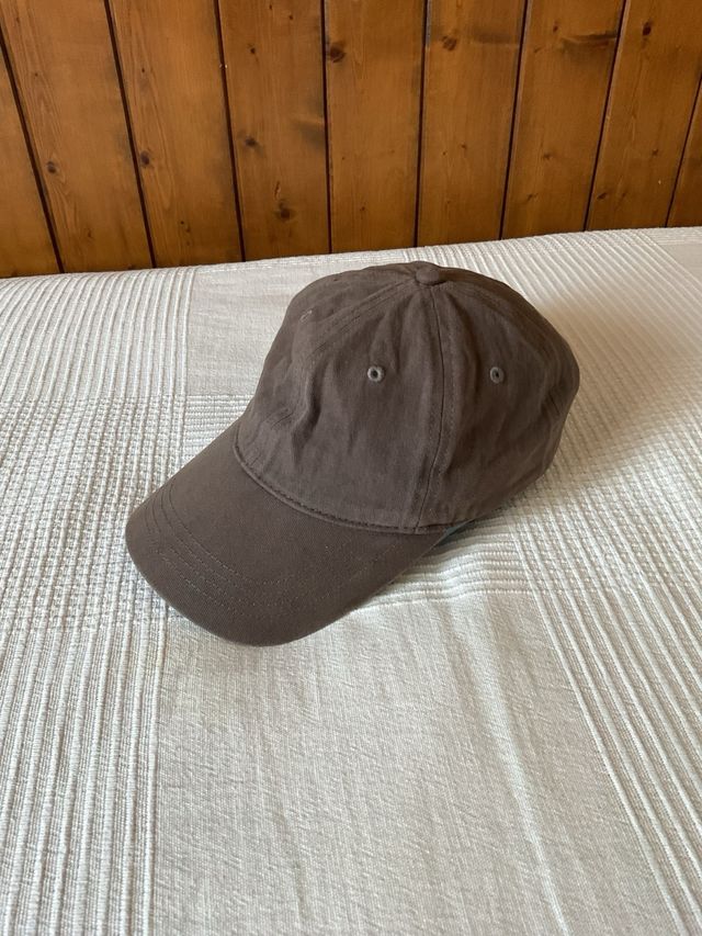 Gorra C&A gris