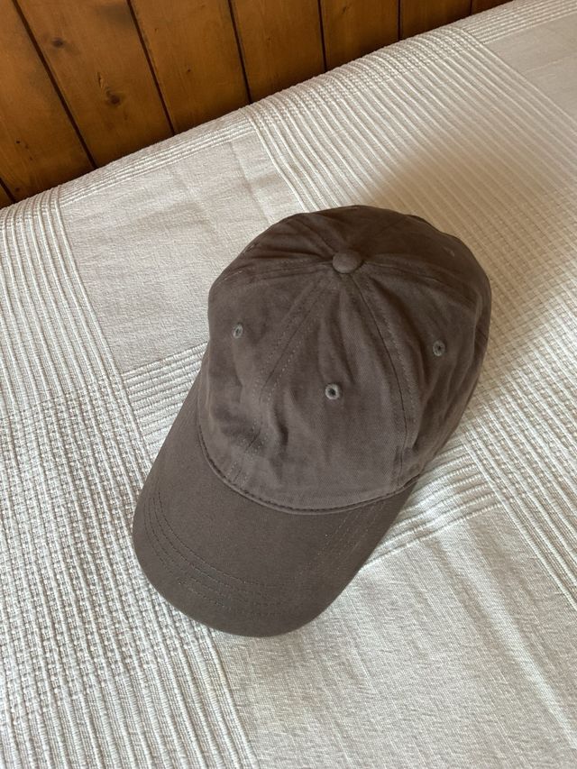 Gorra C&A gris
