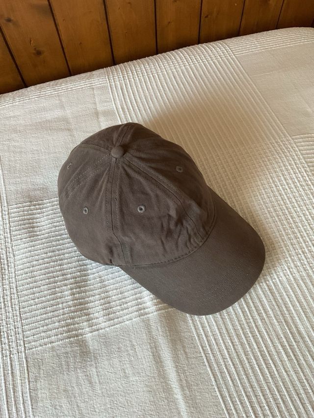 Gorra C&A gris