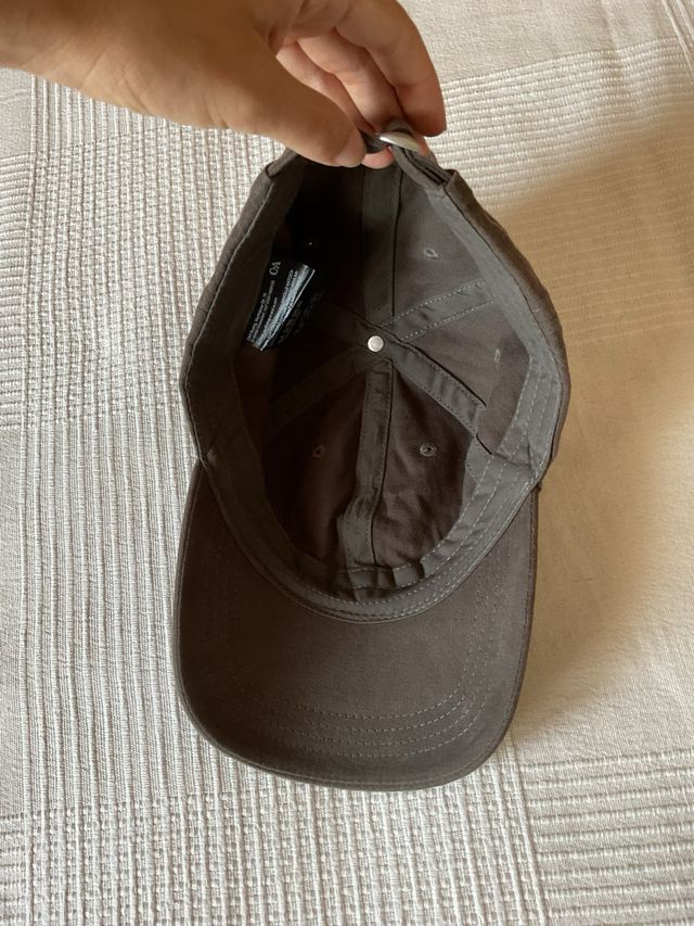 Gorra C&A gris