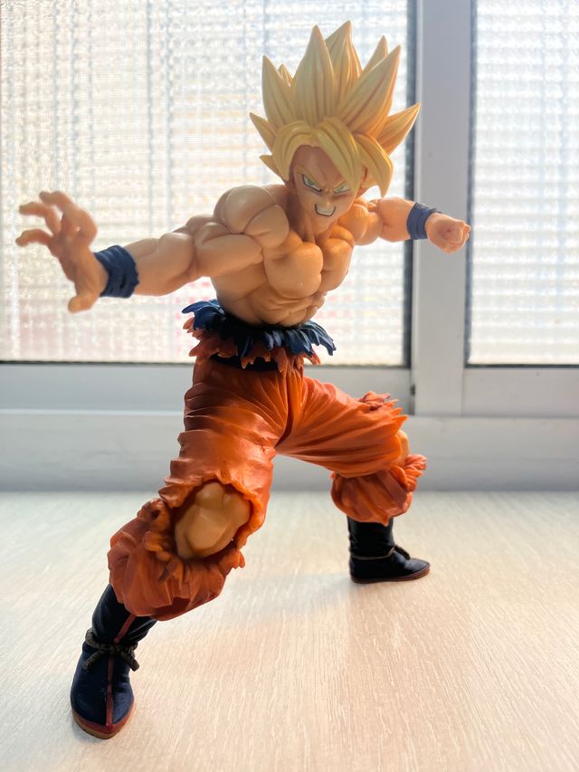 Figura Dragon Ball Goku Super Saiyan 20cm