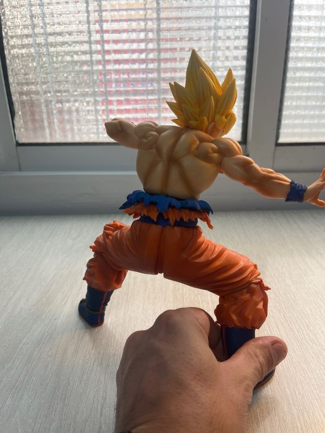 Figura Dragon Ball Goku Super Saiyan 20cm