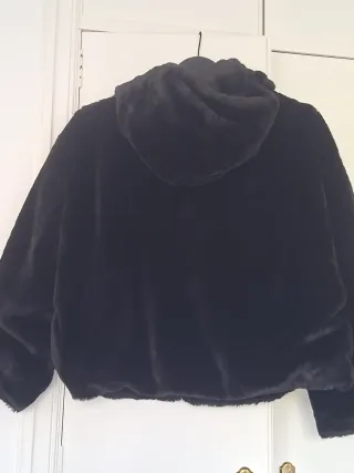 Chaquetón pelo sintético negro Talla M