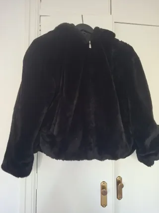 Chaquetón pelo sintético negro Talla M