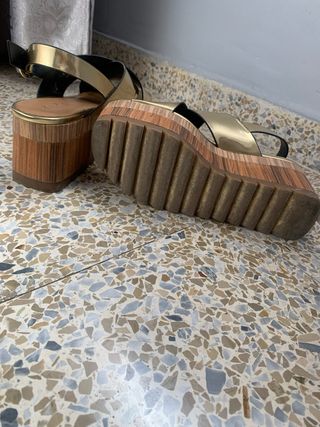Sandalias Zara doradas plataforma