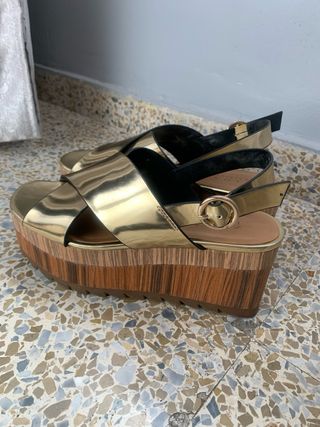 Sandalias Zara doradas plataforma