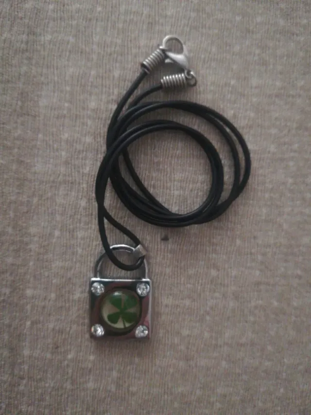Colgante trébol de 4 hojas candado