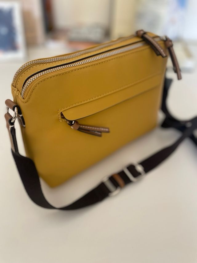 Bolso bandolera amarillo y marrón de nylon