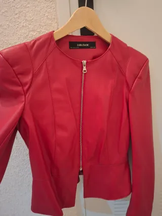 Cazadora polipiel Zara roja