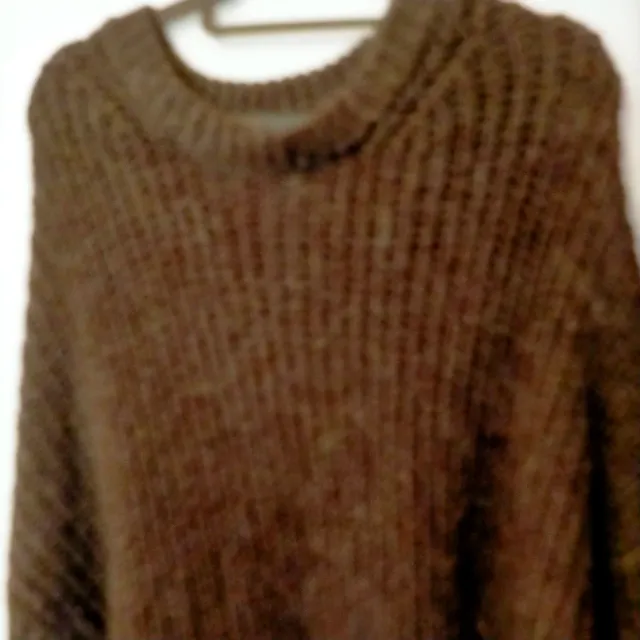 Vestido de punto color gris.