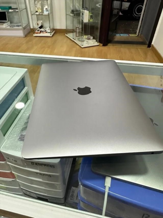 MacBook Air 2020 8GB RAM i5 Plata