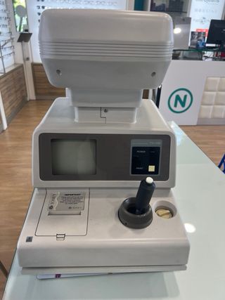 Autorefractómetro Tomey
