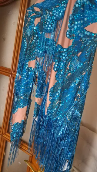 Traje de baile sexy azul con flecos y pedrería