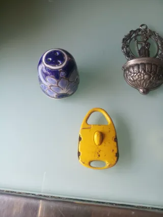 Lote antigüedades: figura, candelero, etc.