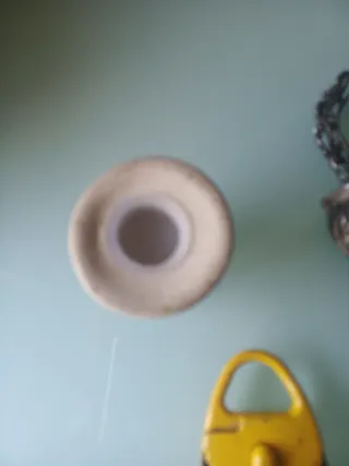 Lote antigüedades: figura, candelero, etc.