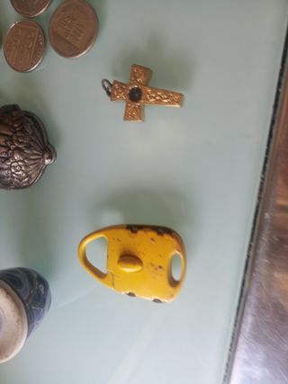 Lote antigüedades: figura, candelero, etc.