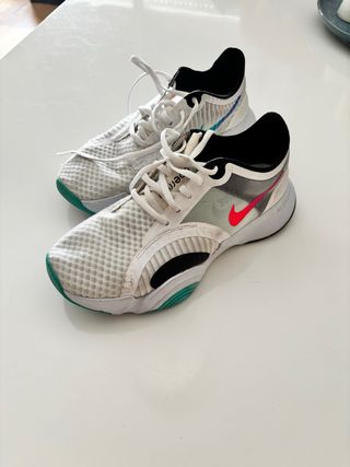 Zapatillas Nike Talla 36 Rojas y Blancas