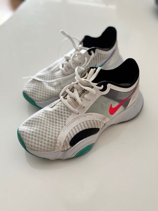 Zapatillas Nike Talla 36 Rojas y Blancas