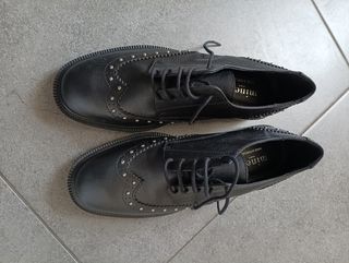 Zapatos negros Minelli con tachuelas