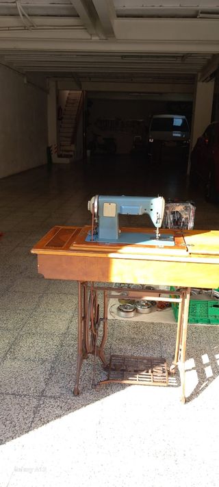 Máquina de coser antigua (1940-1950)
