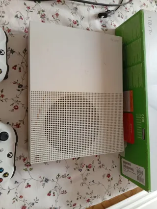 Xbox One S 1TB Blanca + 2 Mandos
