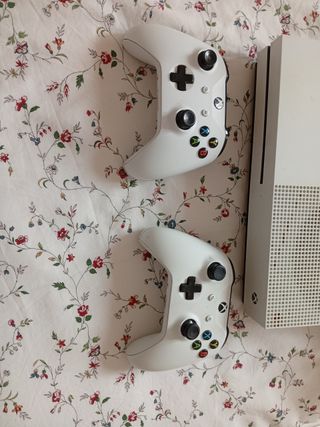 Xbox One S 1TB Blanca + 2 Mandos