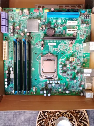 Torre PC Medion para piezas o reparación.