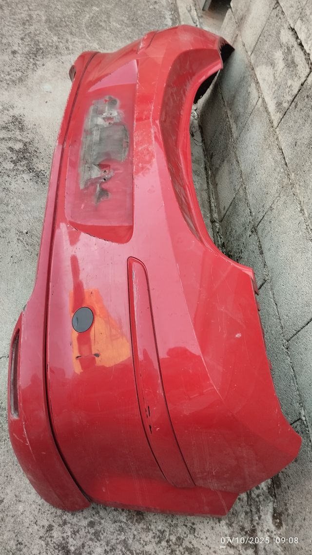 Paragolpes Trasero Opel Astra H GTC Rojo 2004-2008