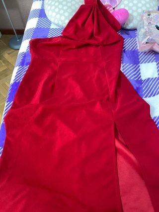 Vestido rojo elegante con abertura