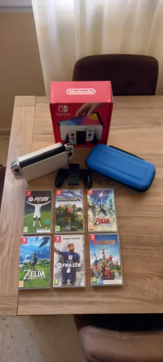 Nintendo Switch OLED + 6 giochi + accessori.