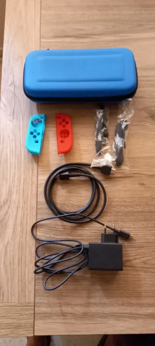 Nintendo Switch OLED + 6 giochi + accessori.