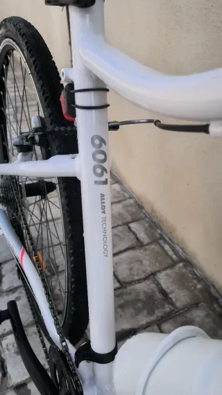 Bicicleta de paseo blanca