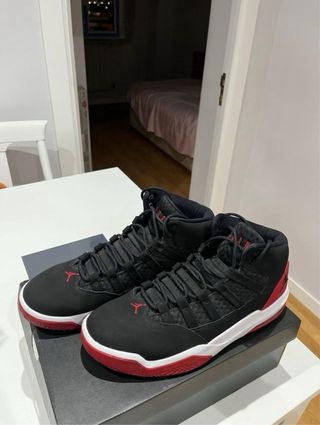 Nike Jordan Max Aura Zapatillas Negras Rojas