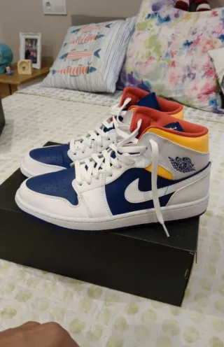 Air Jordan 1 Mid Azul Blanco