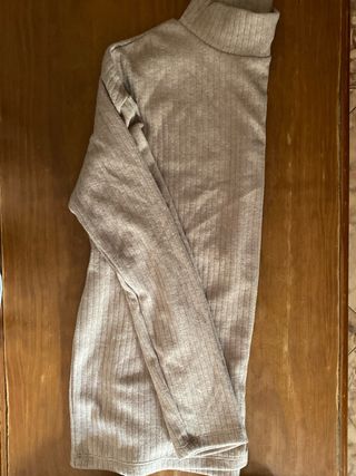 Jersey Kiabi cuello alto beige talla M
