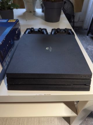 PS4 PRO con 2 mandos dualshock