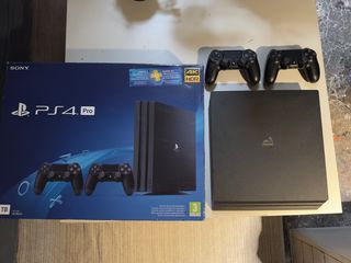PS4 PRO con 2 mandos dualshock