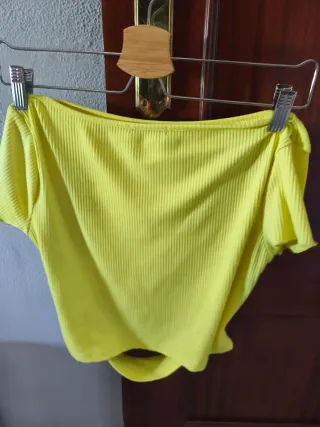 Camiseta amarilla de canalé