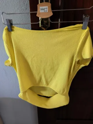 Camiseta amarilla de canalé
