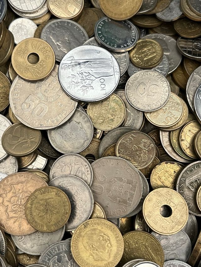 Lote de mas 500 monedas antiguas variadas