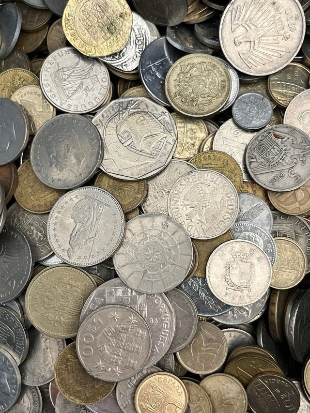 Lote de mas 500 monedas antiguas variadas