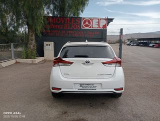 TOYOTA AURIS 2016
