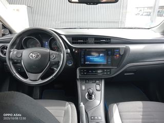 TOYOTA AURIS 2016
